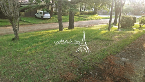 Casa En Barrio Country- Ref: 2718
