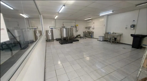 Arriendo Bodega De 984m2 C/oficina En Indepndencia