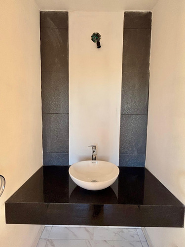 Venta Casa 2 Dormitorios Otros Barrios Con Cochera