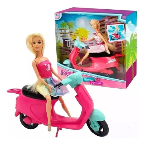 Poppi Kiara y su moto