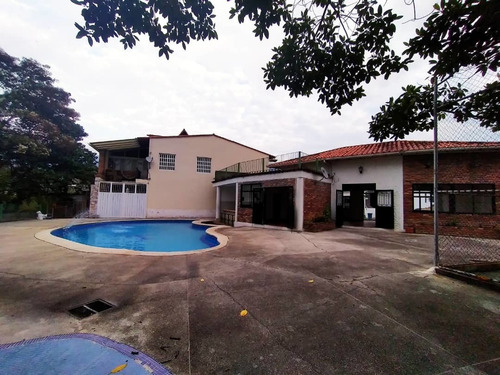 Imagen 9 de 10 de Cf Se Vende Casa Conj. Resd. Villa Consuelo. 65$