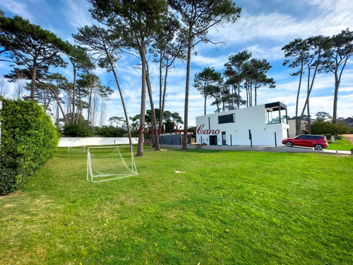 Venta Terreno En Country Privado , Playa Mansa, Punta Del Este