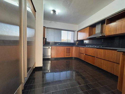Venta De Apartamento, Altos De Guataparo, Edificio La Defense - Wc
