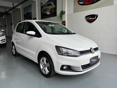 Imagen 2 de 14 de Volkswagen Fox 2015 1.6 Confortline Pack Saf