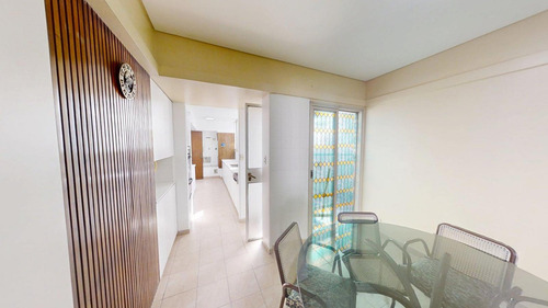 Departamento De 4 Ambientes En Venta En Flores.