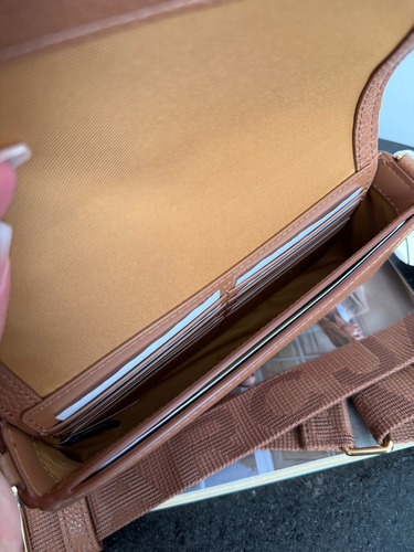 Bolsa Marc Jacobs The Leathermini Bag Acabado De Los Herrajes Oro Color Camel Correa De Hombro Camel Diseño De La Tela Lisa
