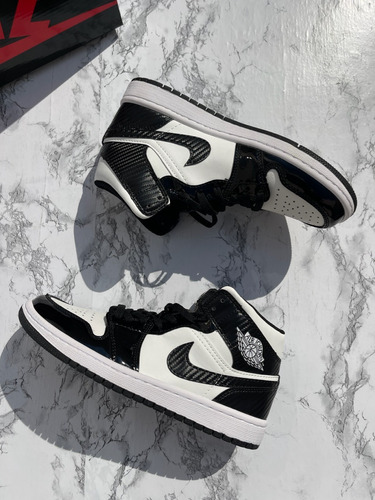 Jordan 1 Carbón Negro Talla 27.5