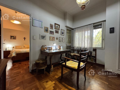 Casa Antigua De Categoría, 6 Amb., En El Bajo De Vte. López
