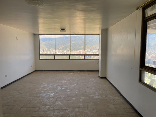Amplio Y Cómodo Ph De Tres Plantas En Obra Gris Con Vista 360 De Caracas En Colinas De Bello Monte