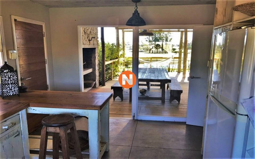 Casa En Venta De Muy Buena Construcción En El Quijote- Ref: 217920