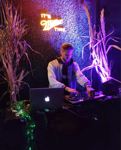 Servicio De Dj, Sonido E Iluminación