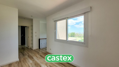 Casa En Venta Con Pileta A La Laguna En Marinas, Puertos, Escobar