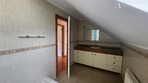 Casa En Arriendo De 4 Dorm. En Coihaique