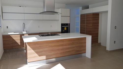 Preciosa Casa En La Condesa Juriquilla, Estudio O 4ta Recamara En P.b, Jardín.-