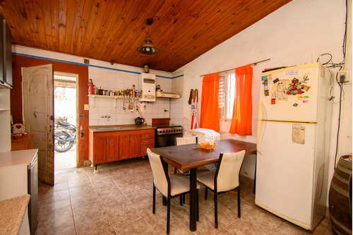 Remax Vende Casa De Dos Dormitorios En Santo Tomé!