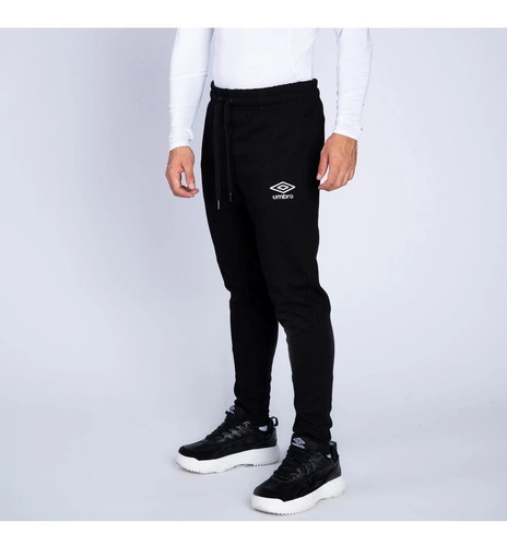 Imagen 2 de 5 de Pantalón Umbro Chupín Largo Deportivo Para Hombre Mvdsport
