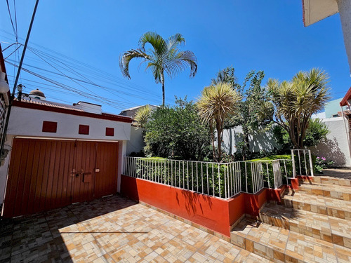 Casa En Un Solo Nivel En Venta En Jardines De Satelite, Cuernavaca Morelos.