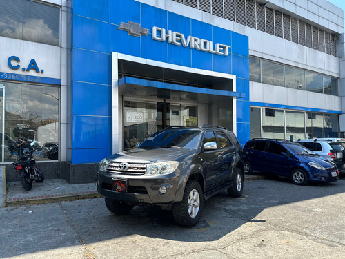 Toyota Fortuner 2010