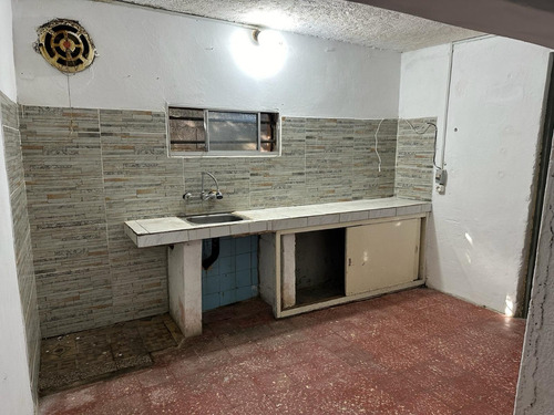 Casa En Ph Totalmente Independiente Frente A La Plaza Del Independiente Lezica