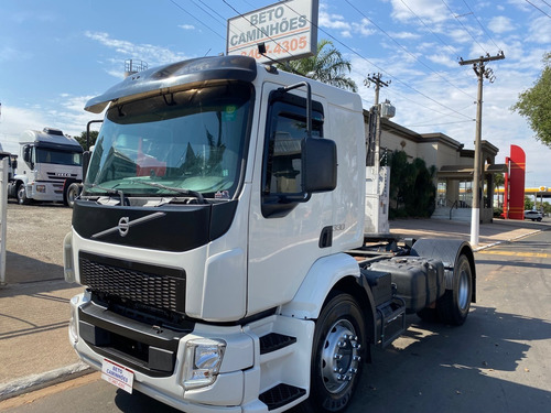 Imagem 1 de 9 de Volvo Vm 330 4x2