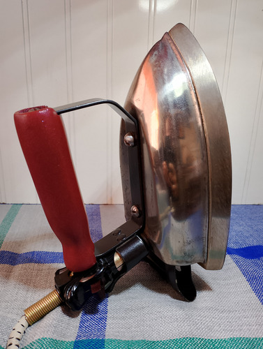 Plancha Eléctrica Gesa / De 1948. (Usado)