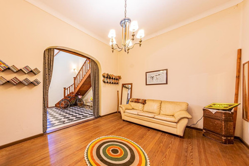 Imagen 4 de 27 de Casa De 4 Dormitorios En Venta Jardín Parrillero Terraza Barrio Abasto Centro