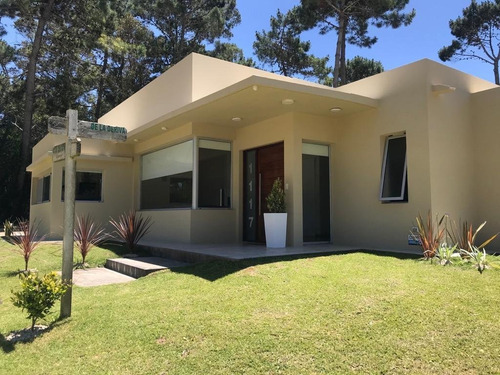 Imagen 2 de 24 de Casa Moderna Con Piscina - Zona Alamos - Enero No Disponible