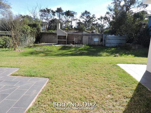 Increíble Y Preciosa Casa Con Excelente Entorno Cerca Del Mar- Ref: 450