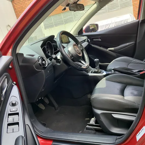Mazda 2 GRAND TOURING LX SEDAN
