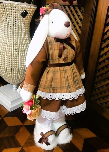 Imagem 1 de 4 de Coelha Em Tecido Marrom 65cm