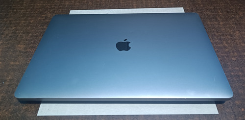 Apple Macbook Pro I9 16 Detalle En Pantalla Plata (Usado)