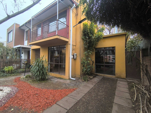 Amplia Y Bella Casa En Arriendo La Reina (104407)