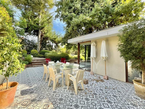 Casa En Venta De 4 Dormitorios En La Reina
