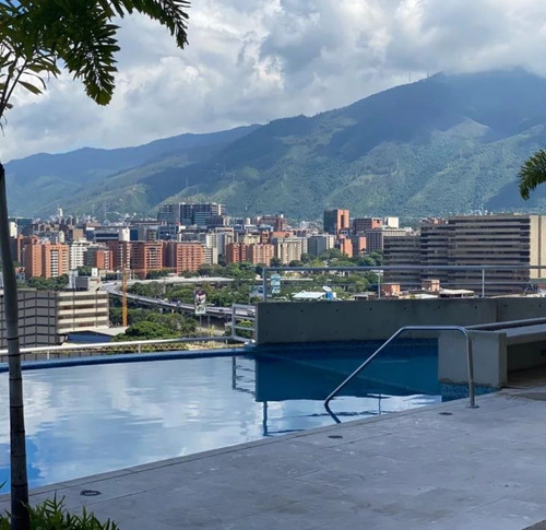 Se Vende Ph En Lomas De Las Mercedes