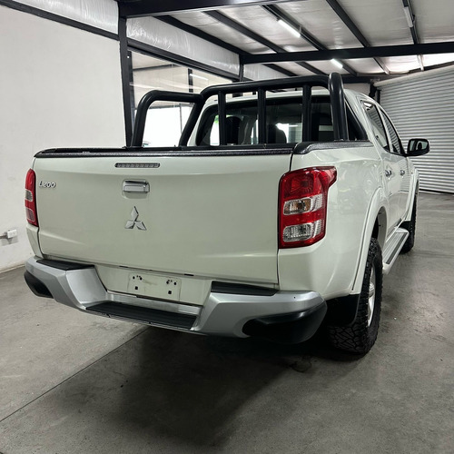 Mitsubishi L200 2.4 Cabina Doble 4x2 Mt