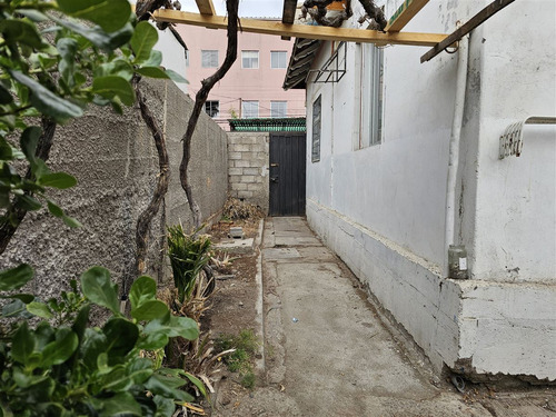 Casa En Venta De 1 Dorm. En Vallenar