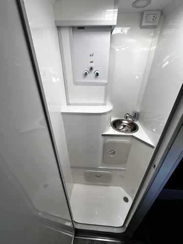 Camper Para Pickup Doble Cabina Marca Iseo