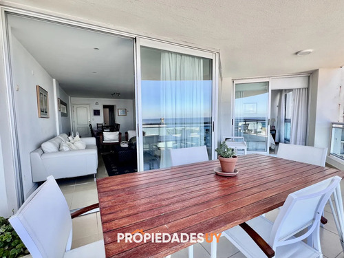 Venta Apartamento De 4 Dormitorios Y 4 Baños Con Piscina Y Loza Radiante En La Brava