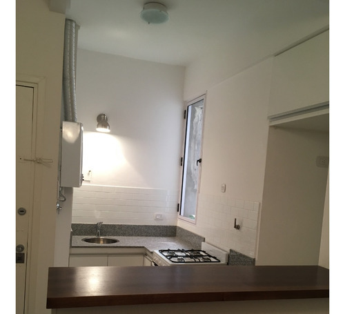 Depto. 2 Amb Y Medio, 1° Por Escalera, Impecable!! Venta Con Renta.