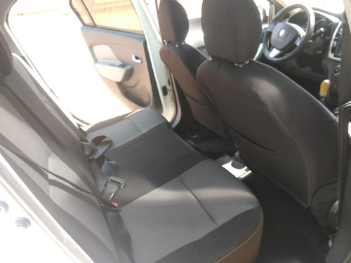 Renault Logan 1.6 Dynamique 8v Flex 4p Manual