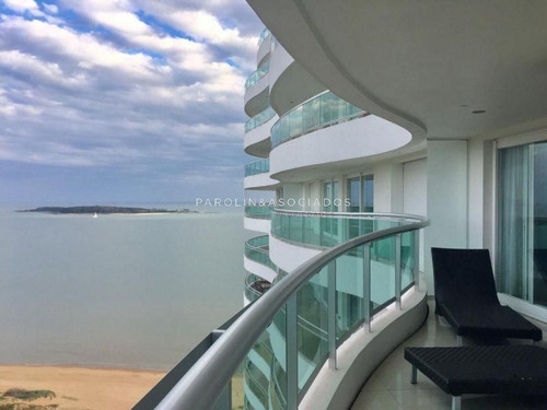 Departamento De 2 Dormitorios En Torre Aquarela, Mansa, Punta Del Este-ref:745