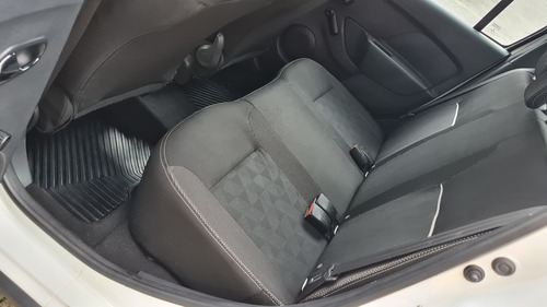 Renault Logan 1.6 Zen 16v X-tronic 4p