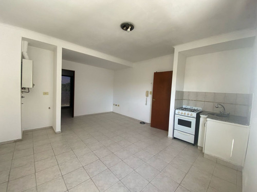 Departamento En Alquiler Ubicado En 115 Entre 68 Y 69