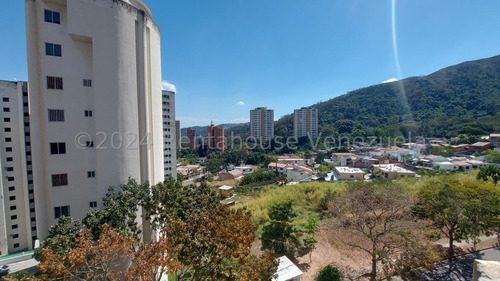Amplio Y Comodo Apartamento, En La Urb. El Parral Cercano A Automercados, Cc, Colegios, Entre Otros. El Apto Tiene 3 Habitaciones Equipadas, 2 Baños Completos. Aire Acond. En Todos Los Espacios