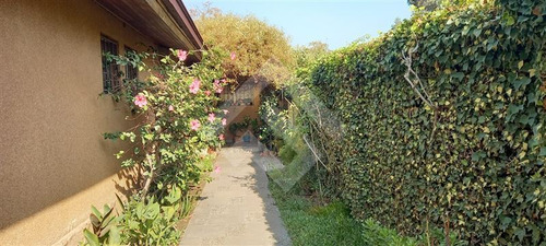 Casa En Venta De 3 Dorm. En La Reina