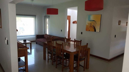 Imagen 6 de 14 de Casa De 4 Ambientes Y 2 Baños C/ Piscina