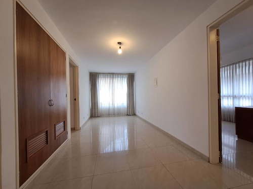 Imagen 19 de 30 de Se Vende Casa 263m2 5h+s/5b/4p Colinas De Santa Monica 8428