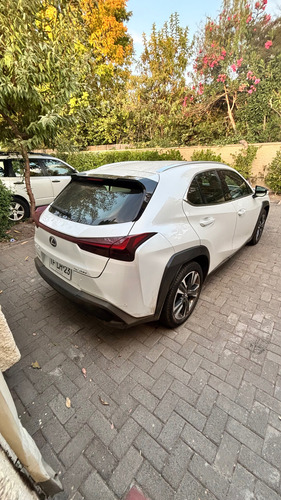 Lexus UX 2.0 200