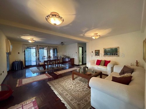 Casa En Venta Con Hermosa Suite Principal Estilo Ingles Amplios Espacios Excelente Ubicacion Andres Bello Estef 24-24527