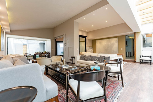 Imagen 2 de 24 de Extraordinaria Casa En Venta Y Renta Con Jardín En Lomas De
